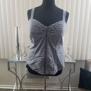 Checkered 22" zip front top, built in padded cups